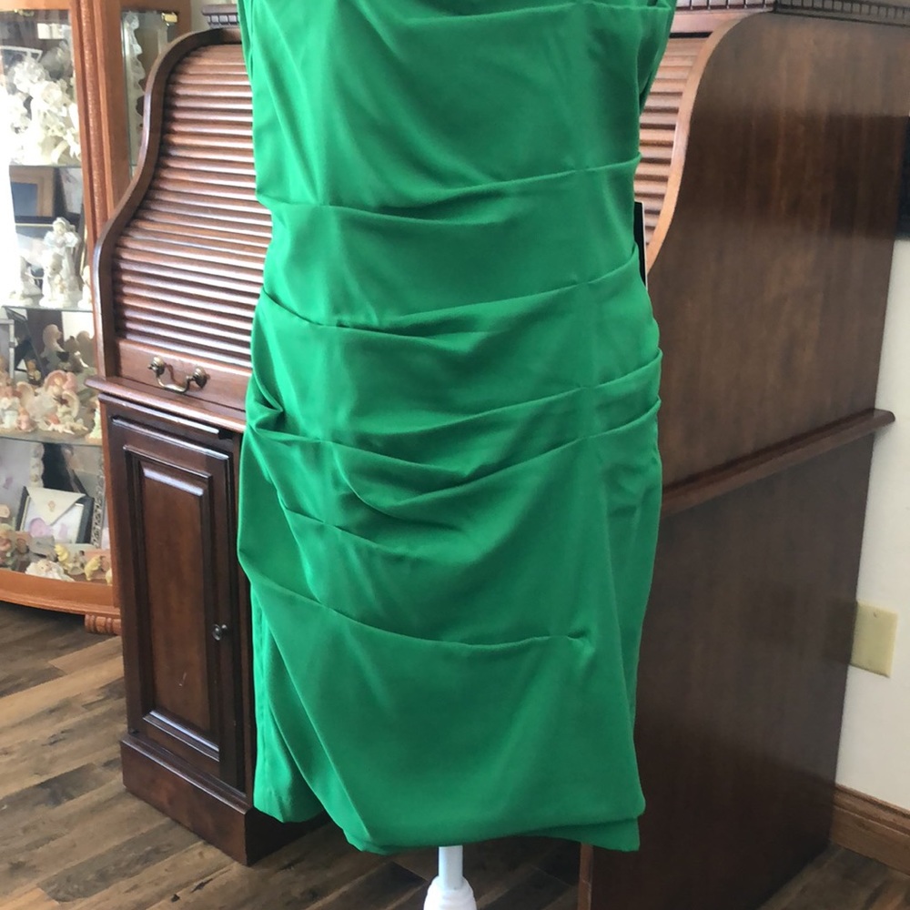 Express Sheath Dress Boldly in Green - Picture 3 of 16